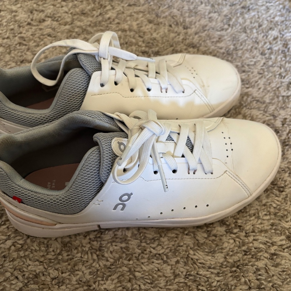 On Cloud Women’s sneakers